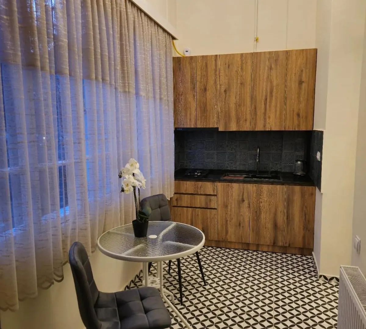 Lovely Apartment In Heart Of Tbilisi For 5 Persons