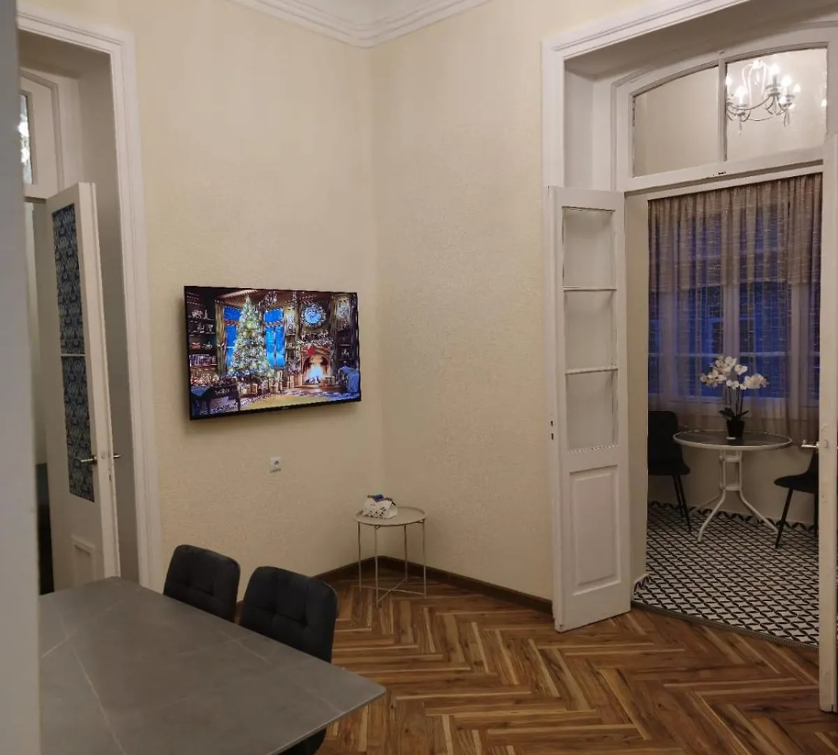 Lovely Apartment In Heart Of Tbilisi For 5 Persons